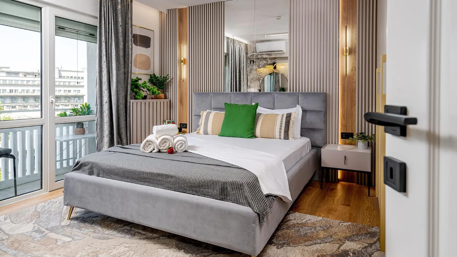 Romana Vibe Elegance In The Heart Of The City Бухарест