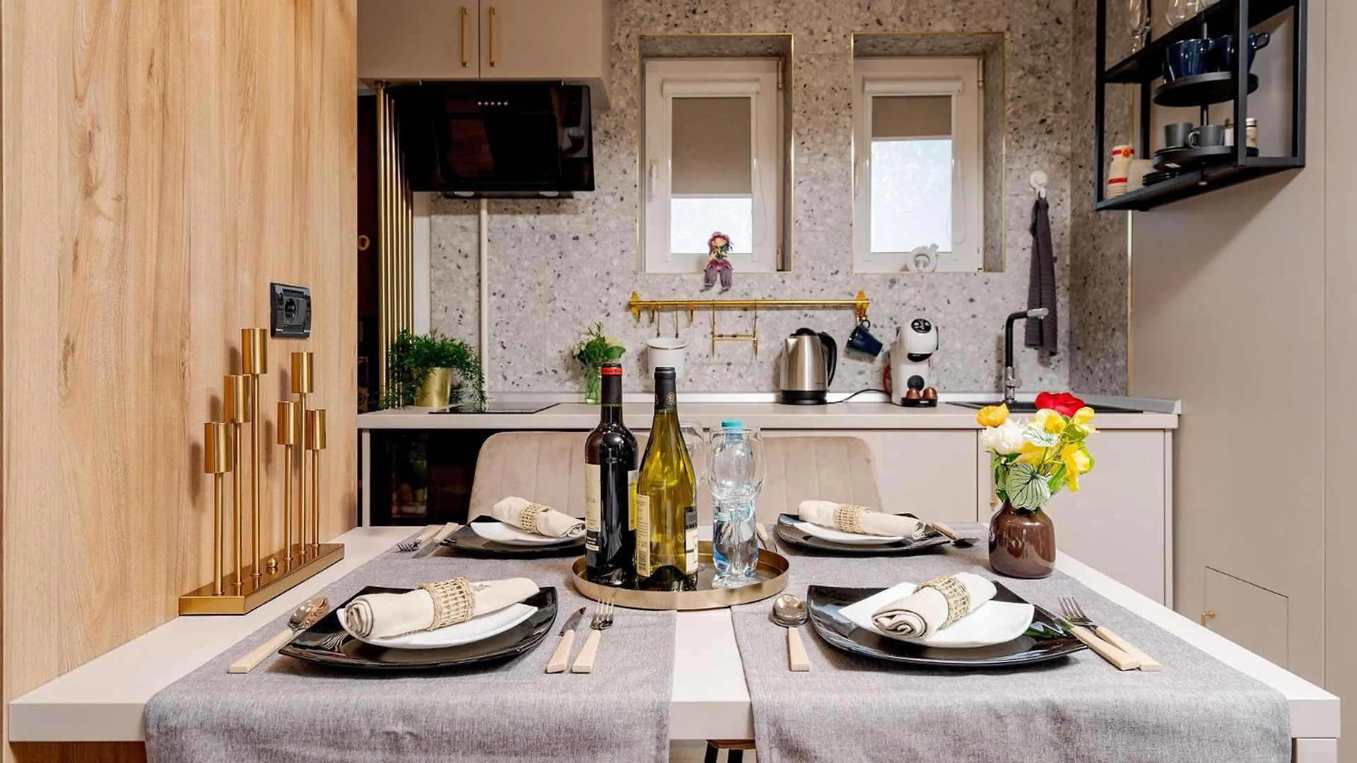Romana Vibe Elegance In The Heart Of The City Бухарест 0*,
