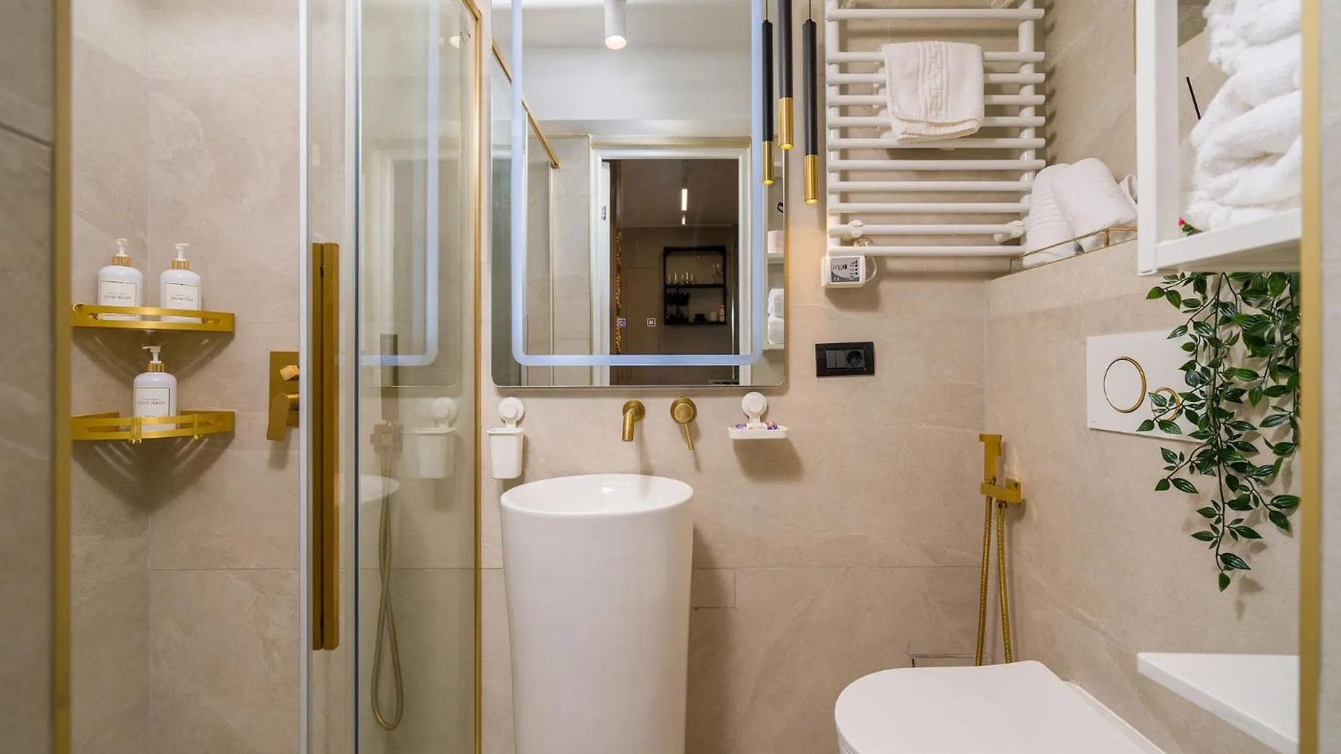 Romana Vibe Elegance In The Heart Of The City Бухарест